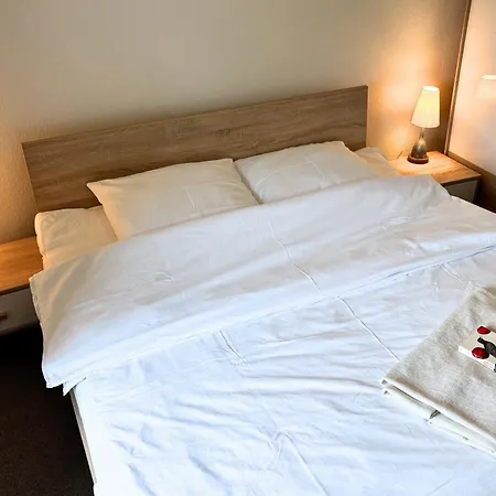 Anneliese Blumenwiese * Wulfen auf Fehmarn